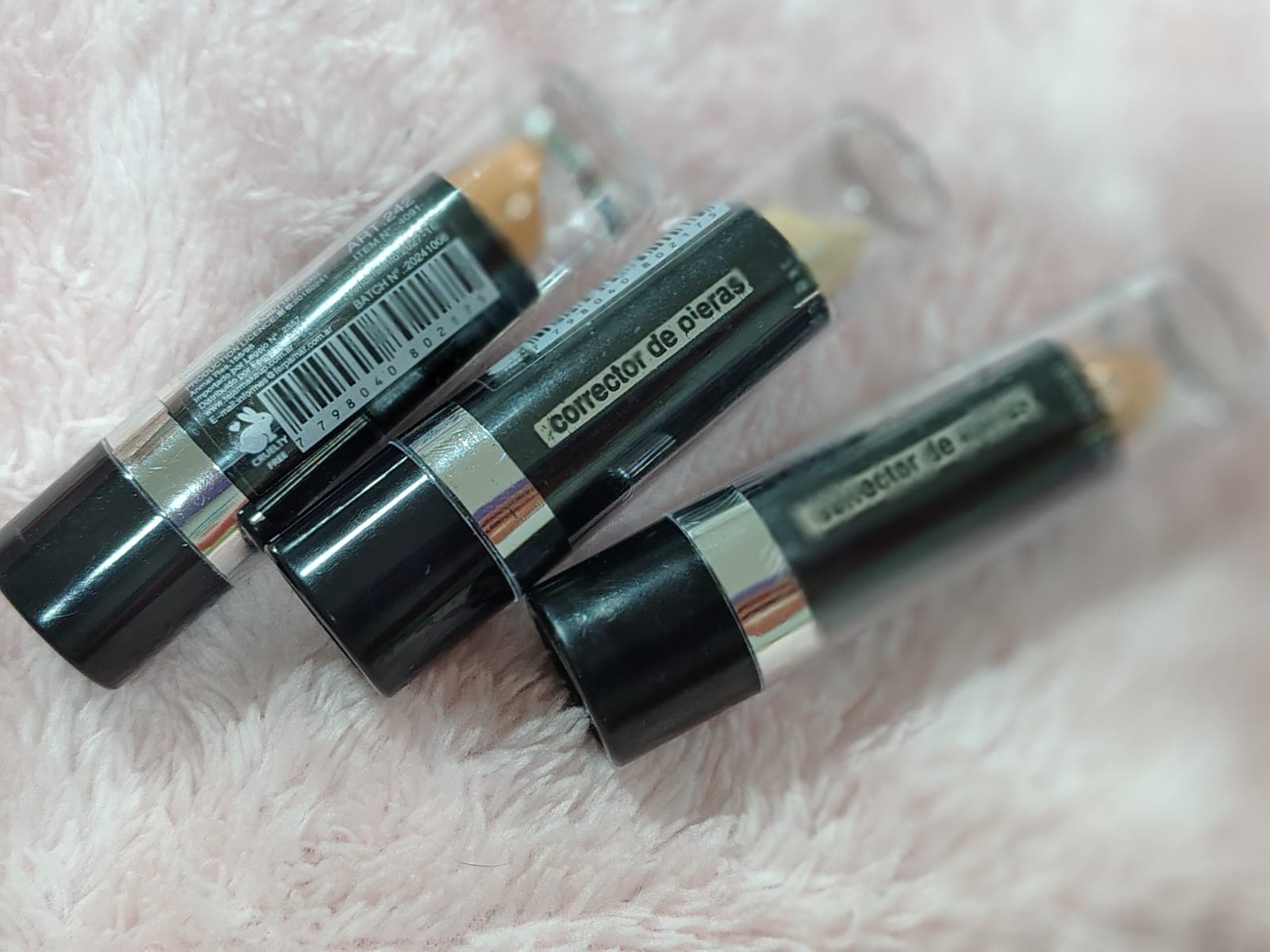 Corrector de ojeras barra